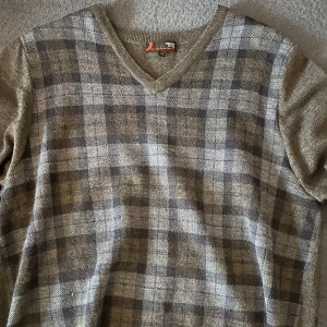 Tröja - pris kan diskuteras