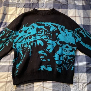 Stickad tröja - En knitted crewneck från weekday storlek xs men passar S och M också 