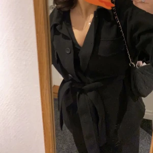 Svart kappa - Svart kappa som passar till allt😍