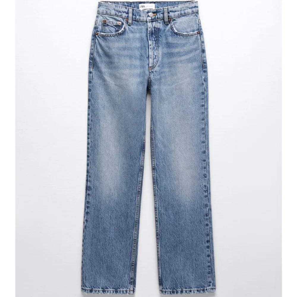 Jeans från zara strl. 36💓använda 2 gånger så är i nyskick! . Jeans & Byxor.