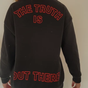 Sweatshirt - ”The truth is out there” sweatshirt💗  (Köparen står för frakten)