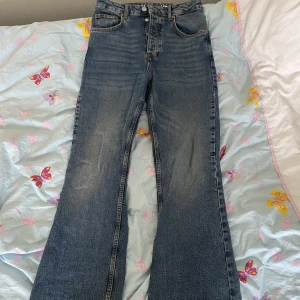 Bell Bottom Jeans - använts bara några få gånger, perfekt skick