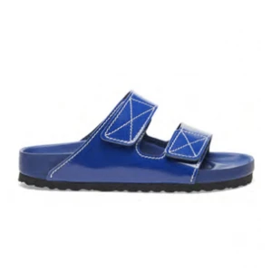 Birkenstock collab - Säljer mina birkenstock x PROENZA SCHOULER ARIZONA SLIPPER COBALT då dom inte kommer till användning, dom är helt nya och inga defekter, använda ca 2ggr. Köpta för runt 3000 säljer för 1500, kan diskuteras dock.  