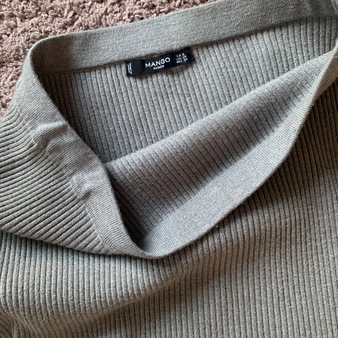 Grå stickad ribbad kjol Mango S - 90