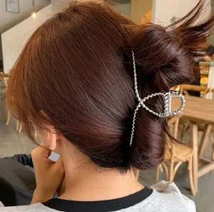 Hårklämma - En supersnygg hårklämma som tyvärr inte kommer till användning längre 🤍 ‼️TRYCK INTE PÅ KÖP NU‼️