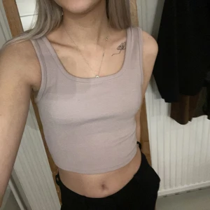 Linne - Jätteskönt Lila/grått linne i storlek S! 