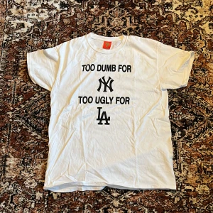 Connie costas t shirt storlek L - Märkes t shirt 