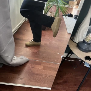 Axel Arigato skor - Säljer dessa otroligt sköna Axel Arigato skorna som tyvärr inte kommer till användning längre..