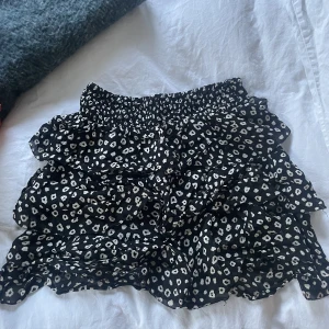 Les coyotes de paris kjol - Säljer denna fina kjol från les coyotes de Paris!❤️ Använd fåtal gånger