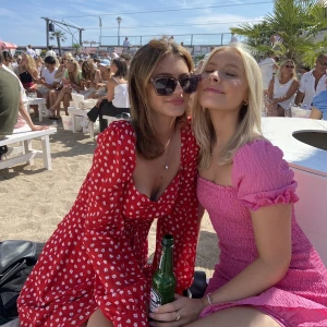 Zara klänning - Superfin klänning ifrån zara, älskarrr den!! Sitter perfekt, är i storlek xs. Som ny i skicket, använd 2 gånger. Säljer eftersom den tyvärr blivit för liten:(💕💕