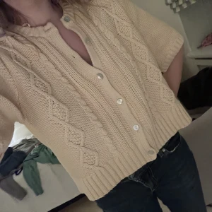 Kortärmad kofta - Kortärmad kofta/tröja använd fåtal gånger