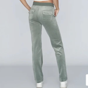 Juicy gröna  - Ett par juicy gröna i stolek S, säljer pågrund för stora för mig använd minst 1 gång ❤️‍🔥Säljer för 900+frakt. Kontakta för mer bilder 