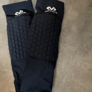 Benskydd  - 70kr storlek S