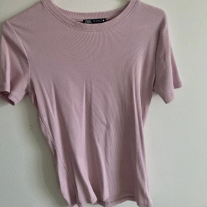 T shirt - Rosa ribbad t shirt