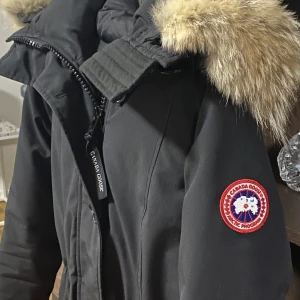 Canada goose jacka  - Canada goose jacka. Bra skick. Säljer pga att jag ej använder den längre. 