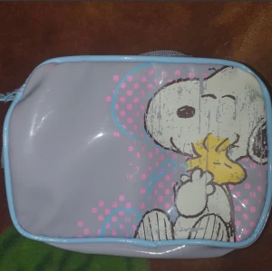 Snoopy / snobben necessär  - -oanvänd Frakt: 45kr 