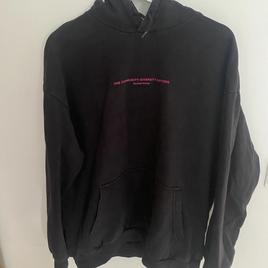 Svart hoodie