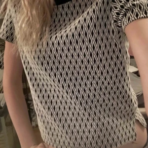 Zara topp - Jättesnygg Zara topp bra skick om ny Slutsold 💗🌟