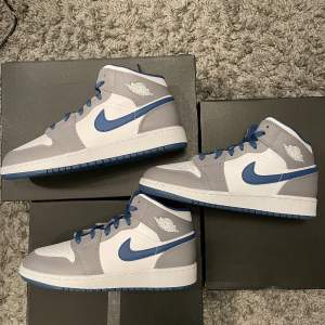 Säljer dessa Jordan 1 mid true blue i storlekarna:  40,38,37.5 Kvitto finns till alla paren  Skriv privat vid mer bilder eller frågor