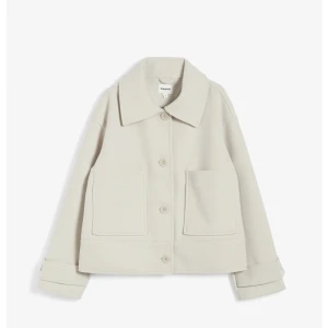 Kappa vit - Kappahl kappa. Intressekoll skriv för egna bilder, helt slutsåld på hemsidan 