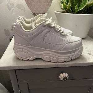 Sneakers platå  - Fint skick 