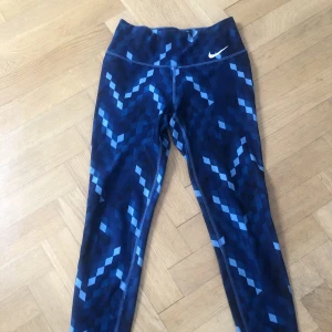 Nike träningstights - Oanvända nike träningstights. Storlek XS. 