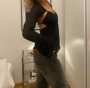 Festtopp - Festtopp från zara som man knyter i ryggen!!! Sååå snygg och populär 😍❤️