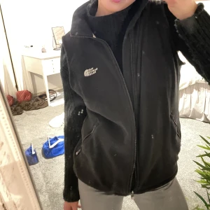 North face väst - Super snygg north face väst!⚡️ frakt tillkommer!