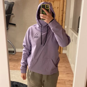 Skidjacka - Snygg lika skidjacka från Dope. Köpt förra året och denna modell finns ej längre😍 tvättas såklart