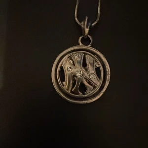  ny halsband  - den snurrar 