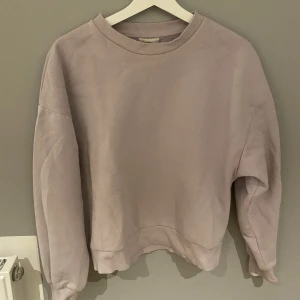 Sweatshirt  - Vanlig najs sweatshirt till vad som helst 😍
