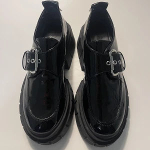 Jätte fina chunky platå skor  - Nästan som nya bara provade✨ stö 37