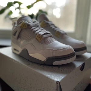 Jordan 4 Craft - Säljer Jordan 4 Craft. Köpta på SNS i stan så kvitto finns. Dem är storlek 43, går att träffas i stan. Vid fler frågor kom pm!
