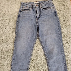 Highwaist jeans - Högmidja jeans i ankellängd i storlek 38