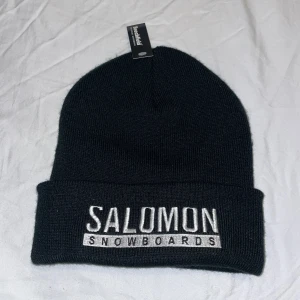 Salomon Mössa - Nyskick, ej använd endast provad 3-4gånger. 