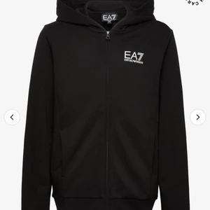 Helt ny tröja  - Säljer en helt ny Armani hoddie, står inte storlek men skulle säga att den sitter som en S 