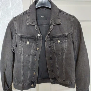 Bikbok svart jean jacka - Fint en gång använd