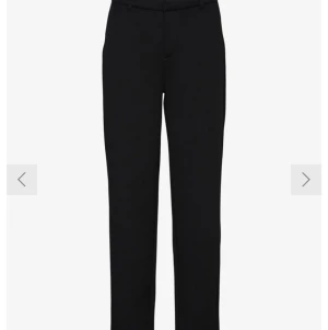 Kostym byxor  - LÅNAD BILD!! Ett par super fina kostym byxor från Vero Moda. 💓Säjer på grund av att de inte kommer till användning🥰🥰. Har använt fåtal gånger (skriv privat för flera bilder) 👍
