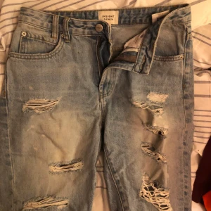 Jeans shorts - De är rätt tighta men väldigt fina. Jag brukar ha S/M och för mig är de för små