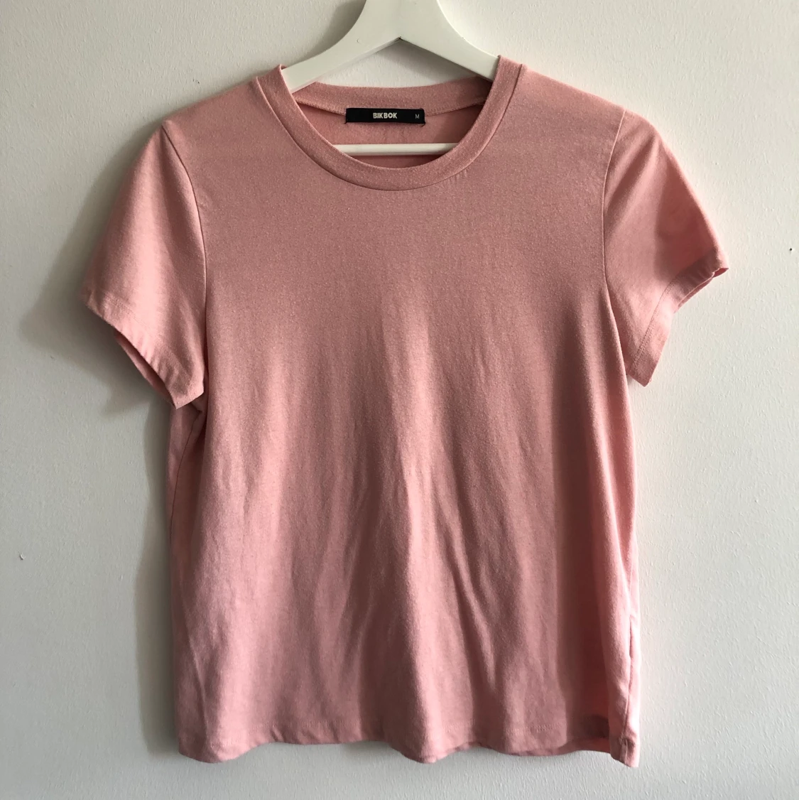 Rosa t-shirt feån Bikbok