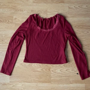 Tröja - Röd söt tröja. Frakt 49