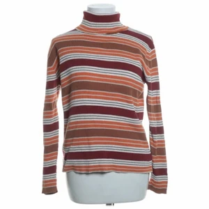 Polotröja - Jättefin tröja i riktigt bra material men jag är för dålig på att använda den. Möts upp i Stockholm eller skickar mot fraktkostnad <3