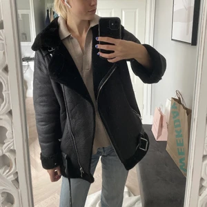 Skinnjacka  - Säljer min skinnjacka som är använd förra vintern. Skicka privat för flera bilder 