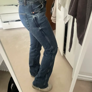 Lågmidjade jeans  - Ett par low waist jeans från zara❤️