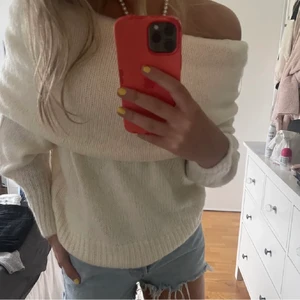 Stickad tröja - Så fin stickad tröja. Väldigt populär i storlek s. Prislappen kvar. kontakta vid intresse💘