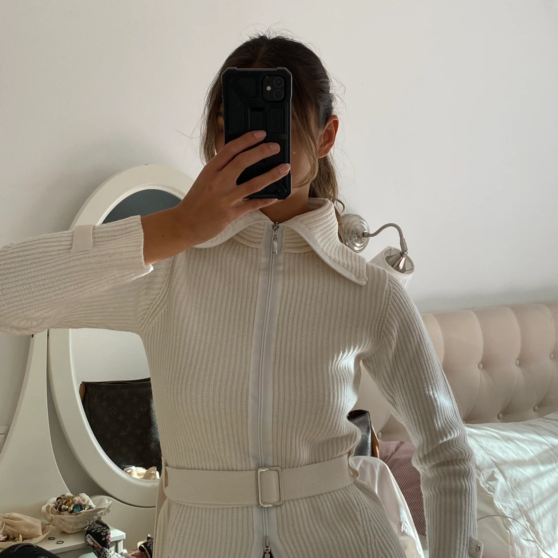 Vit Knitted kofta med dubbel dragkedja & skärp  - 91