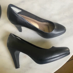 Pumps  - Oanvända pumps i storlek 37. Ordinare pris 399kr