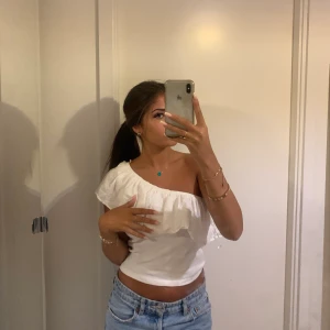 Vit zara topp  - Så fin topp strlk s/176 barn