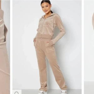 Juicy coutoure set  - Jag säljer mitt juicy sett eftersom det blivit för stort för mig! Jag älskar det men måste tyvär sälja de:( den är i bra skick och haft i typ ett halvår! Pris kan diskuteras vid snabb affär. Byxorna är i L och hoodie i M