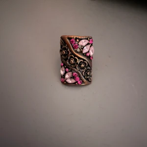 Super fin ring :) - Säljer denna jättefina ringen i storlek S. 29kr i frakt med postnord eller mötas upp i Kalmar :)